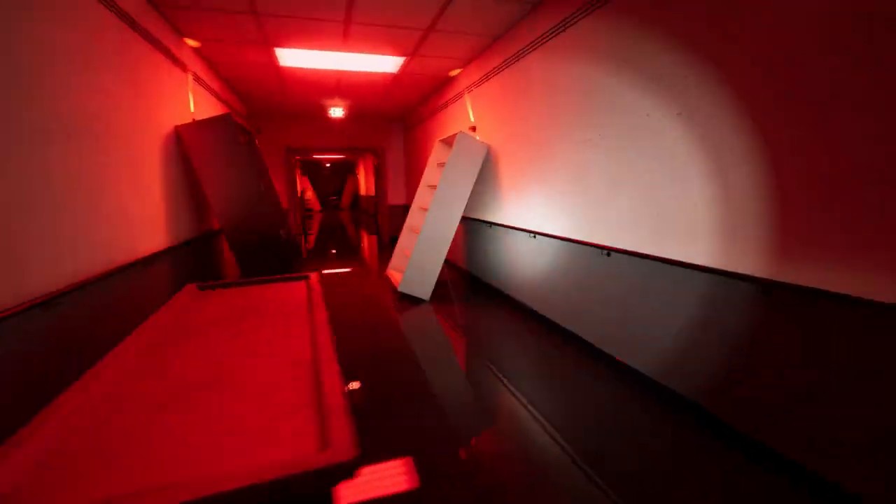 Backrooms Escape Together Level Run hospital opening sprint and alarm pressure